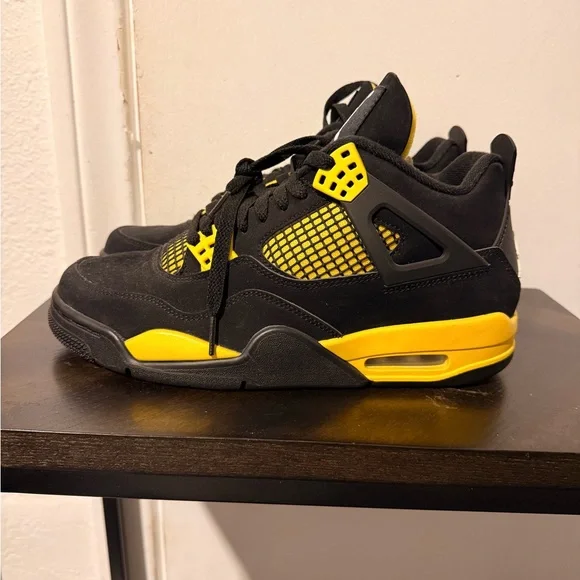 Air Jordan 4 Retro / Thunder